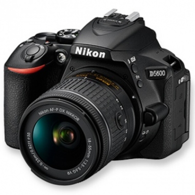 尼康(Nikon) D5600 单反套机（AF-P DX 尼克尔 18-55mm f/3.5-5.6G VR）（含存储卡、相机包、镜片） 