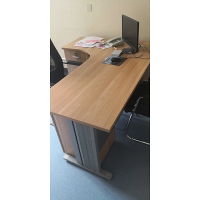 1.2办公桌（直桌)SY19080901